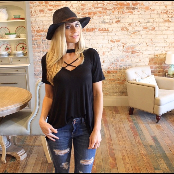 Infinity Raine Tops - Cross front choker top •NWOT•